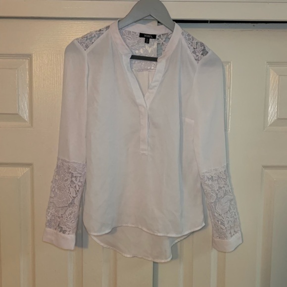 XOXO White Floral Design Cut-out button up top Size XS - Picture 2 of 7